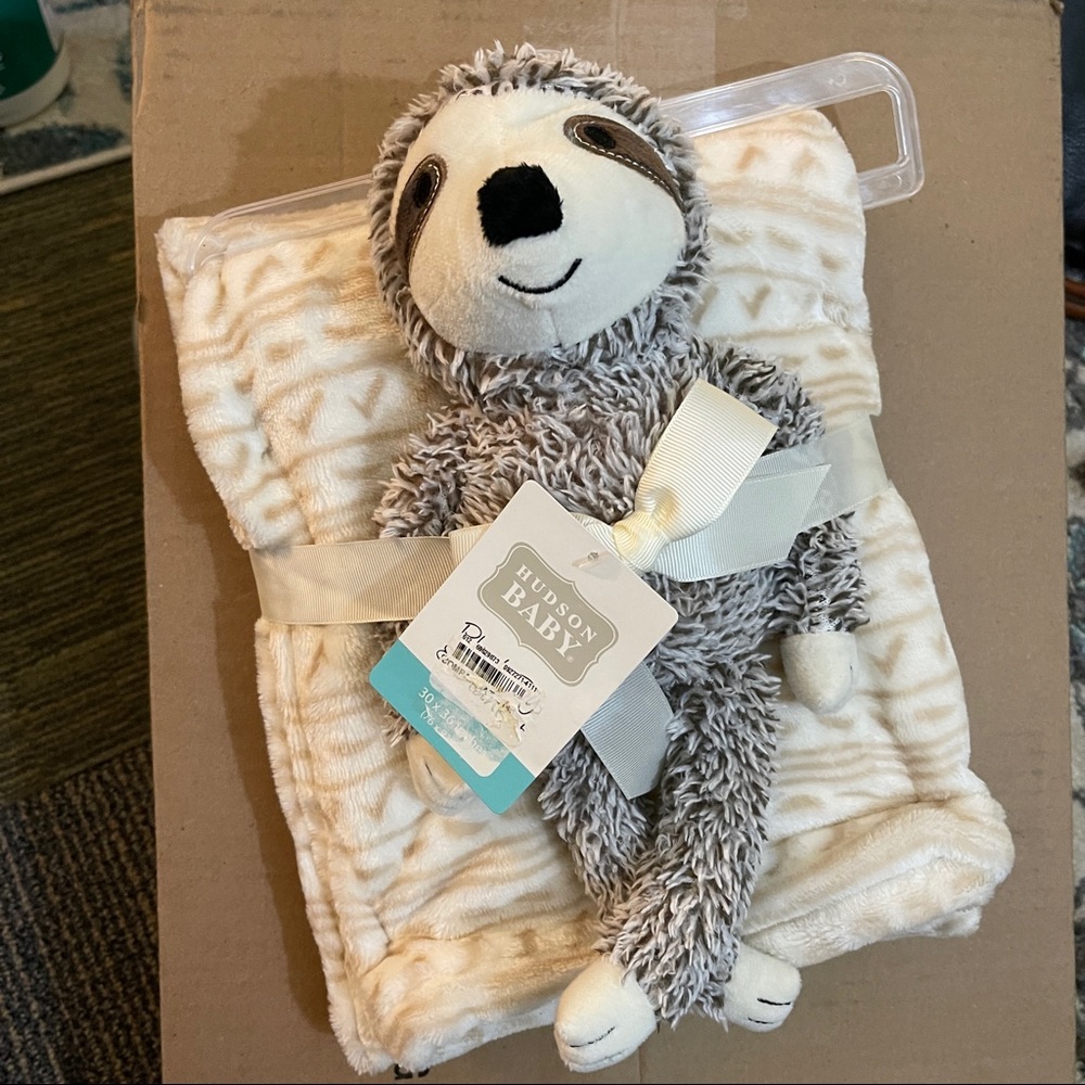 Baby blanket with sloth set 🦥 NWT